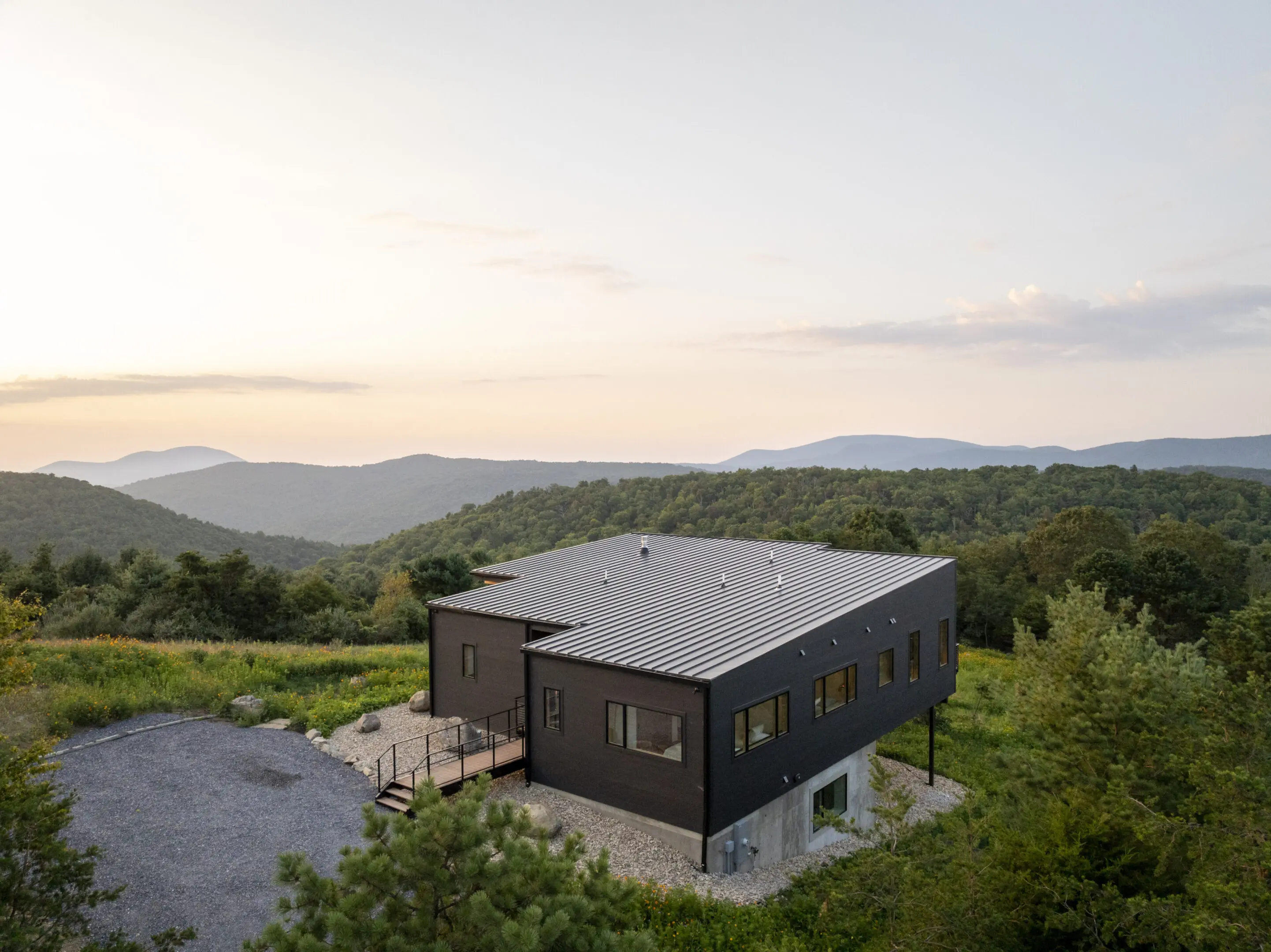 A house with a large roof on top of it.